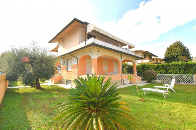 Casa indipendente in vendita a Lido Di Camaiore, Camaiore (LU)