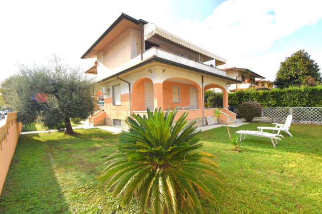 Casa indipendente in vendita a Lido Di Camaiore, Camaiore (LU)