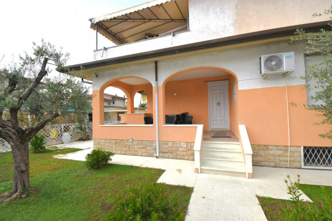 Casa indipendente in vendita a Lido Di Camaiore, Camaiore (LU)