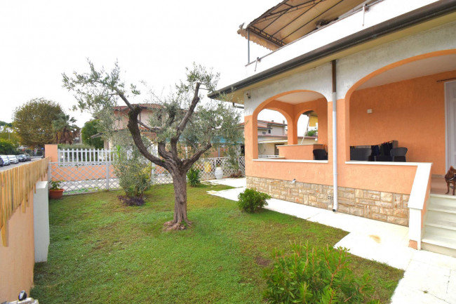 Casa indipendente in vendita a Lido Di Camaiore, Camaiore (LU)