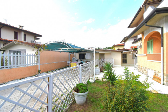 Casa indipendente in vendita a Lido Di Camaiore, Camaiore (LU)