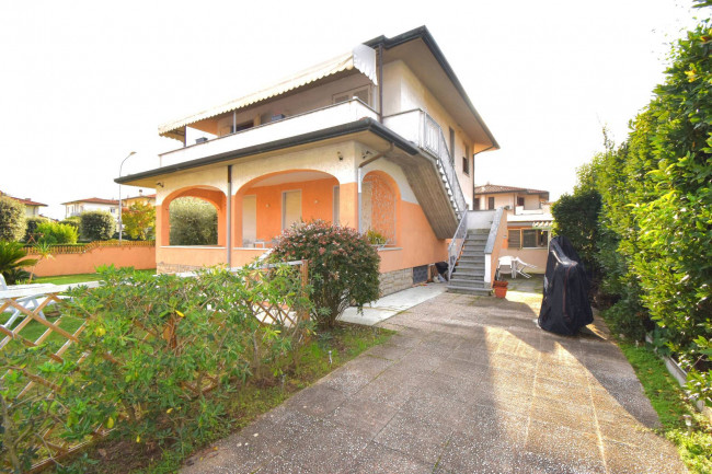 Casa indipendente in vendita a Lido Di Camaiore, Camaiore (LU)