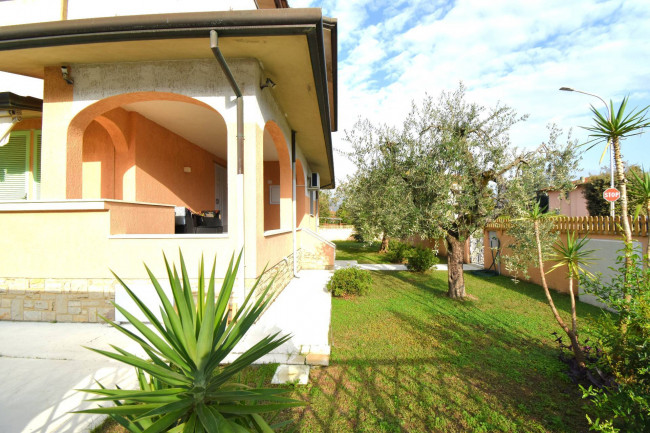 Casa indipendente in vendita a Lido Di Camaiore, Camaiore (LU)