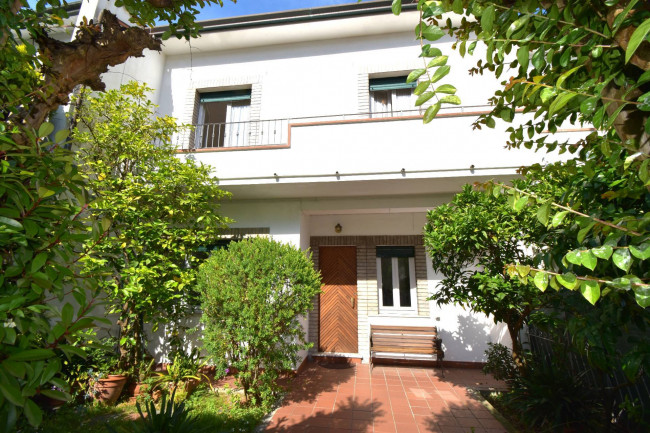 Villette a schiera in vendita a Viareggio