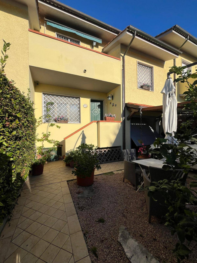 Villette a schiera in vendita a Camaiore