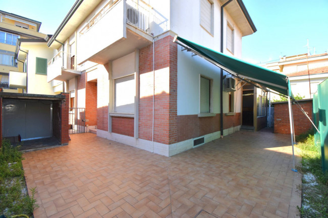 Casa indipendente in vendita a Viareggio