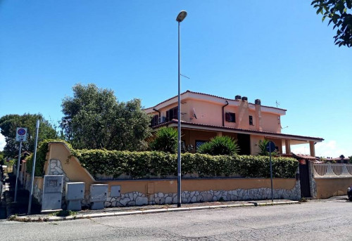 Villa in vendita a Ladispoli (RM)