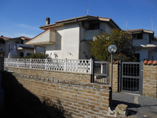 Villa in vendita a Ladispoli (RM)