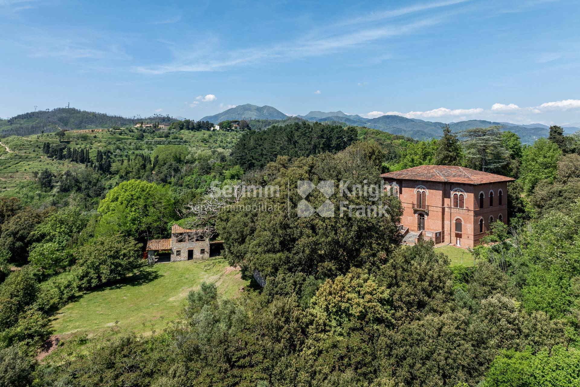 Villa in Vendita a Lucca