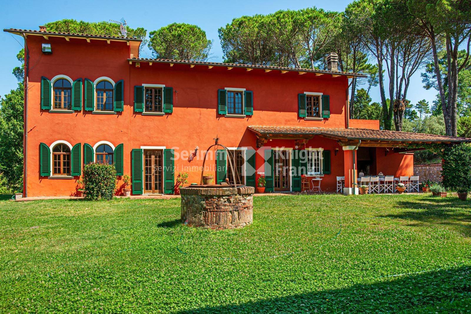 Casa Colonica in Vendita a Lucca