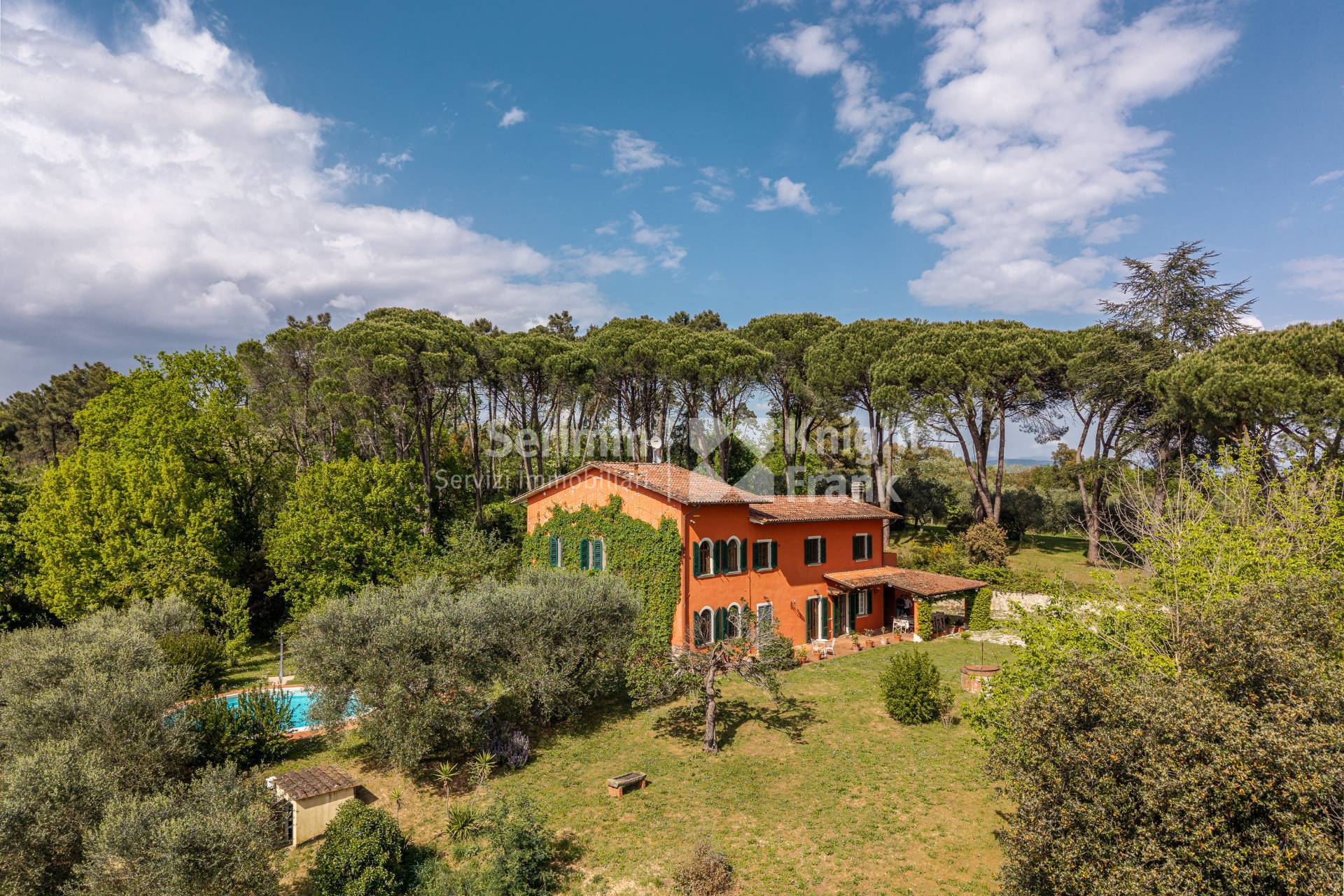 Casa Colonica in Vendita a Lucca