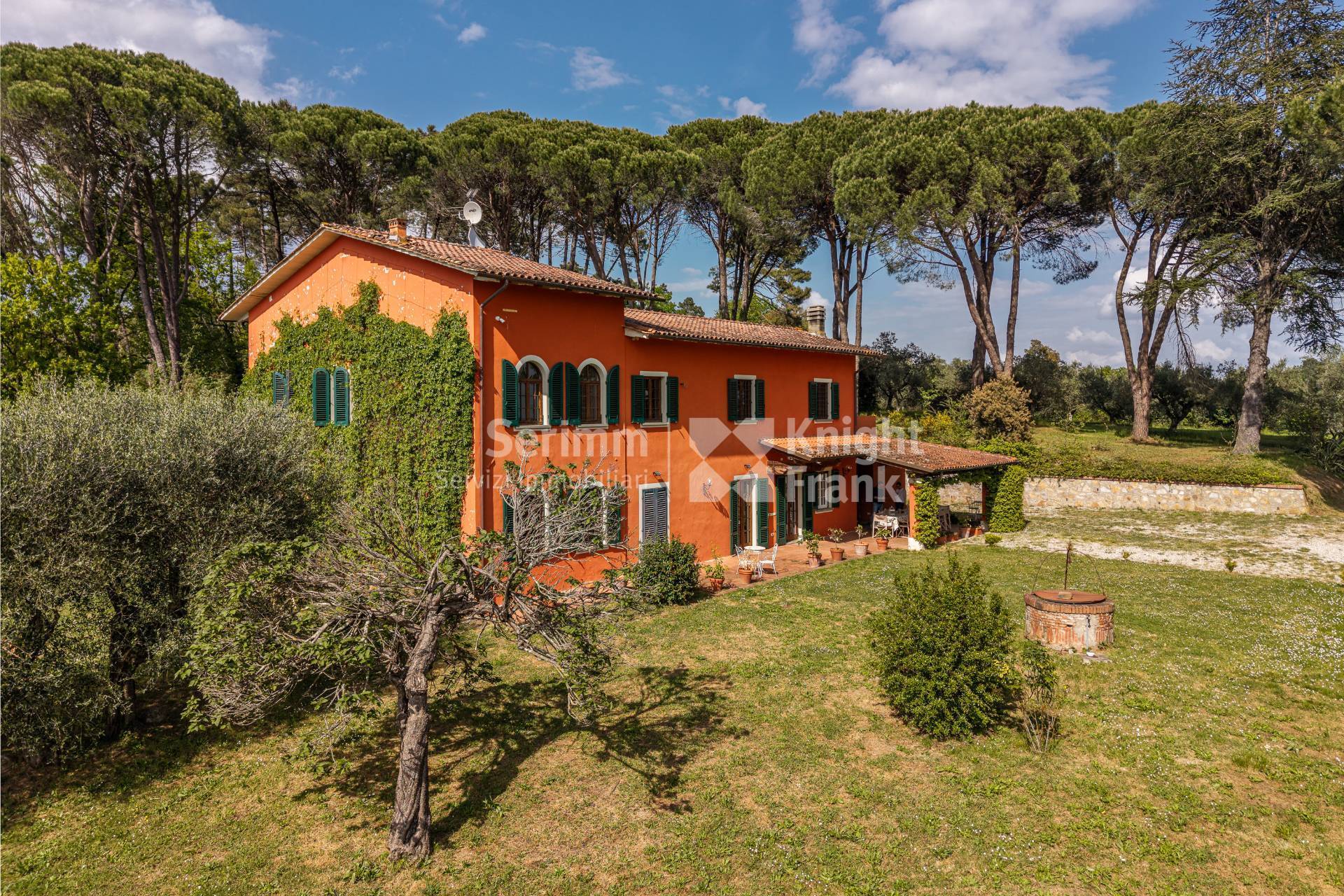 Casa Colonica in Vendita a Lucca