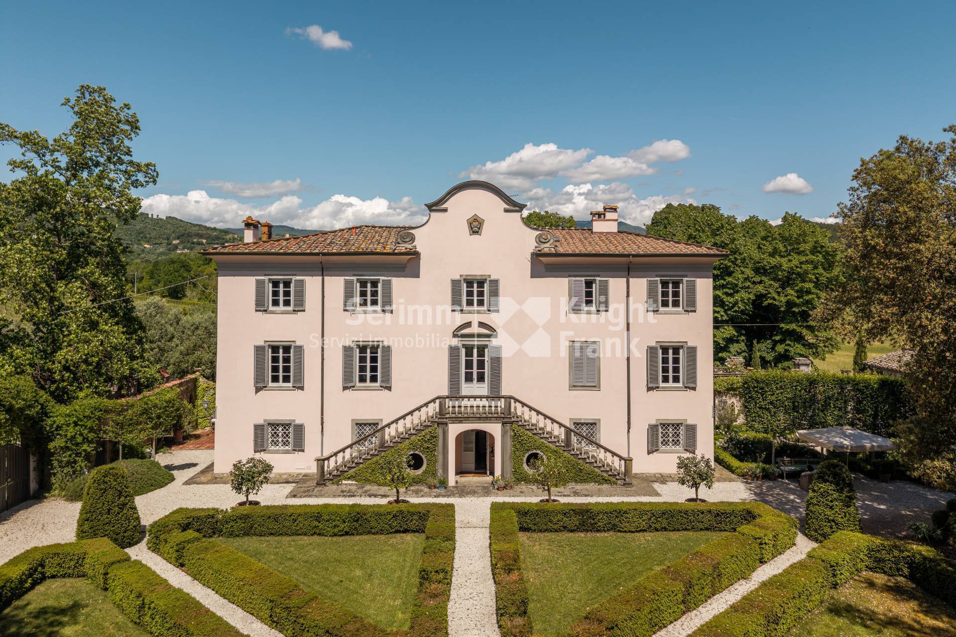 Villa in Vendita a Lucca