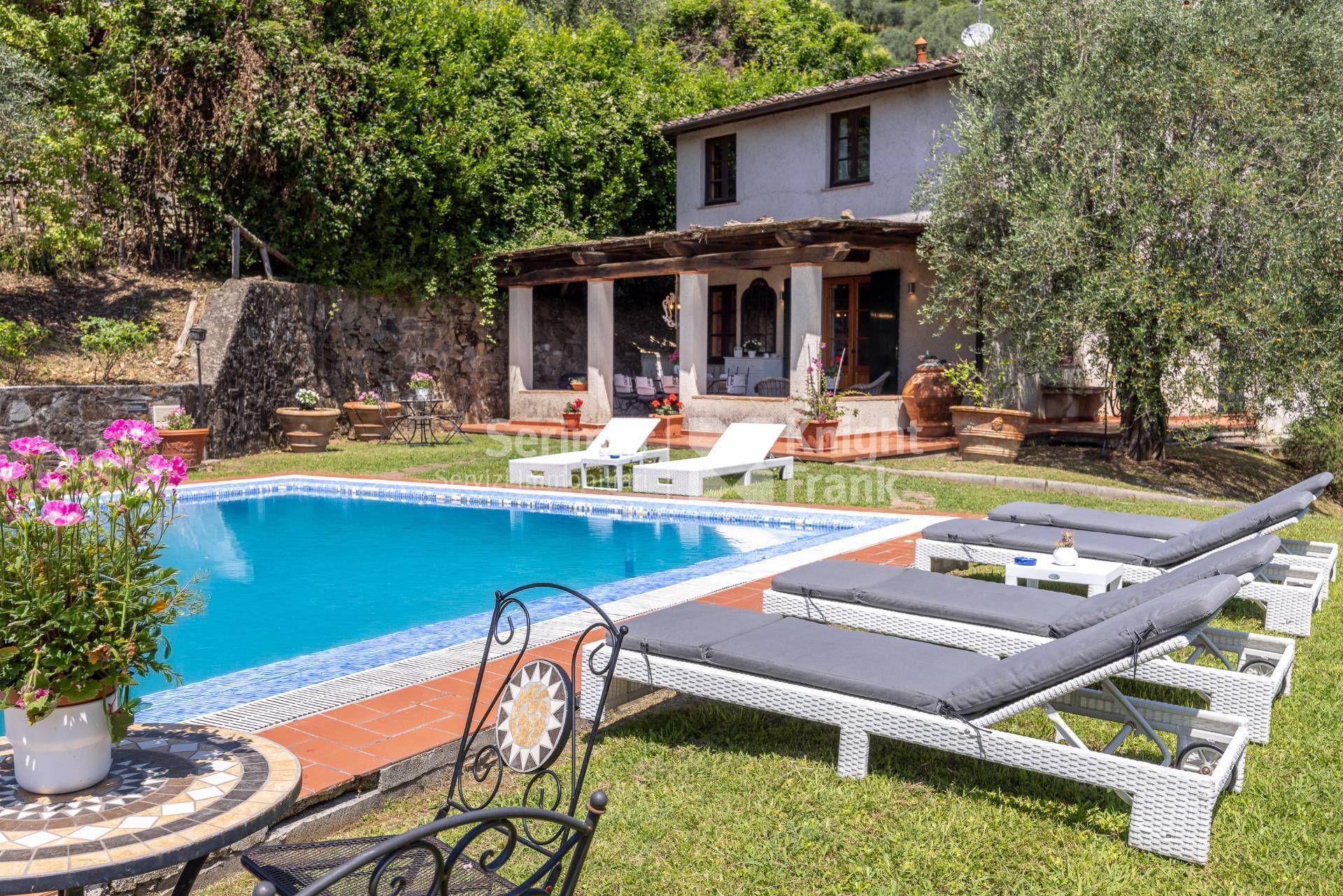 Casa singola in Vendita a Lucca