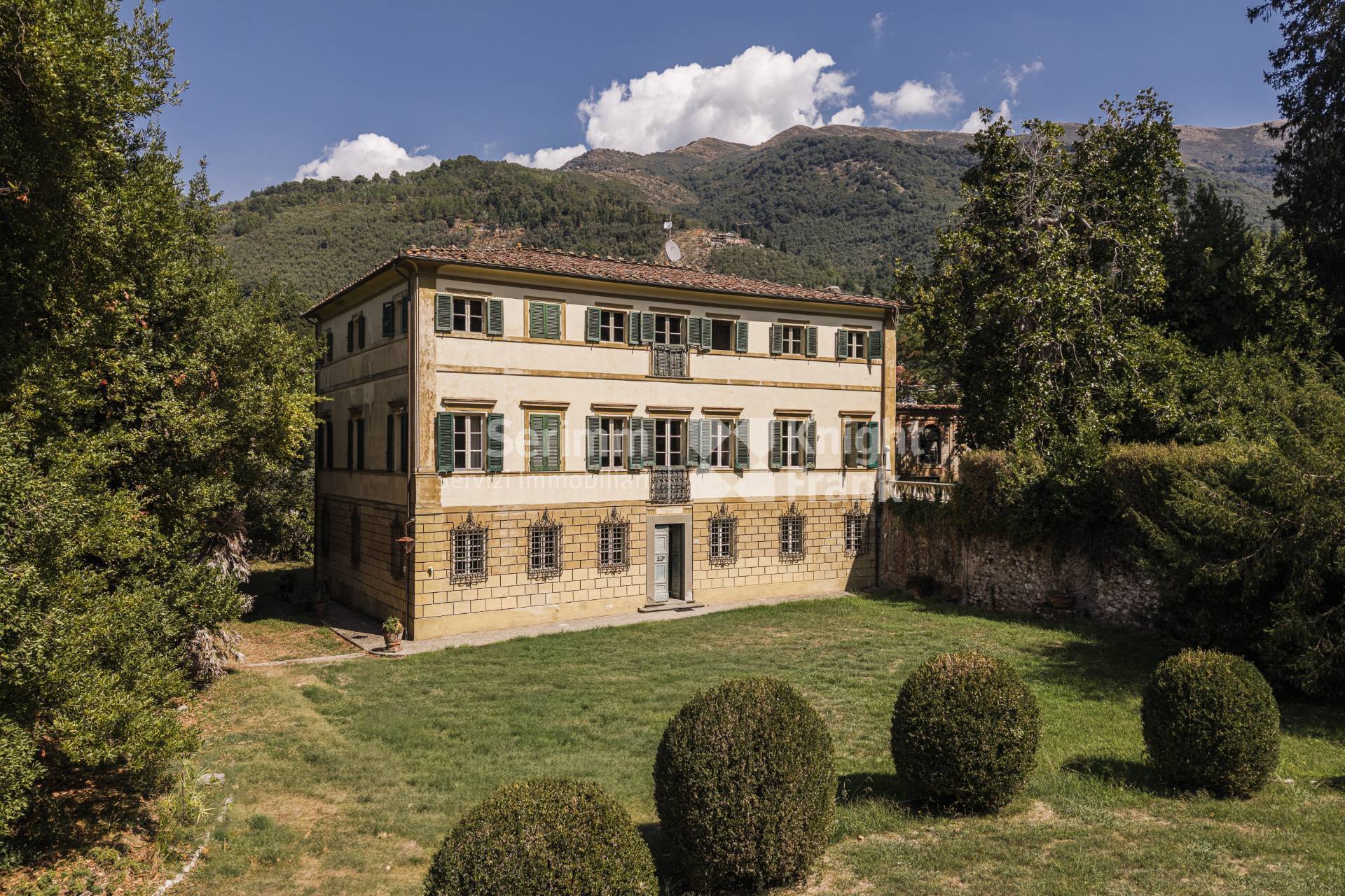 Villa in Vendita a Lucca
