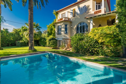 Villa in Vendita a Antibes