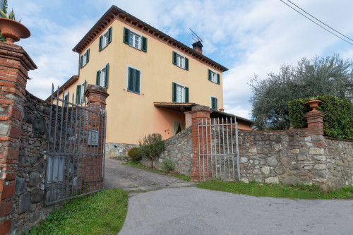 Farmhouse for Sale To Capannori