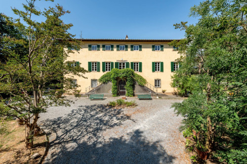 Villa for Sale To Lucca