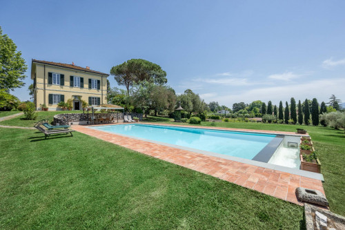 Villa in Vendita a Lucca