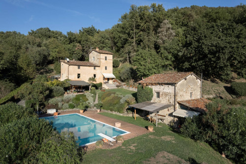 Farmhouse for Sale in Lucca