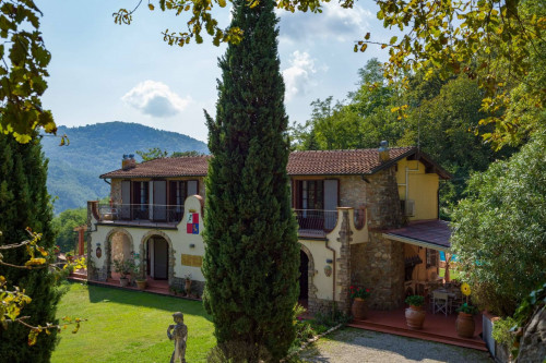Villa in Vendita a Pescaglia