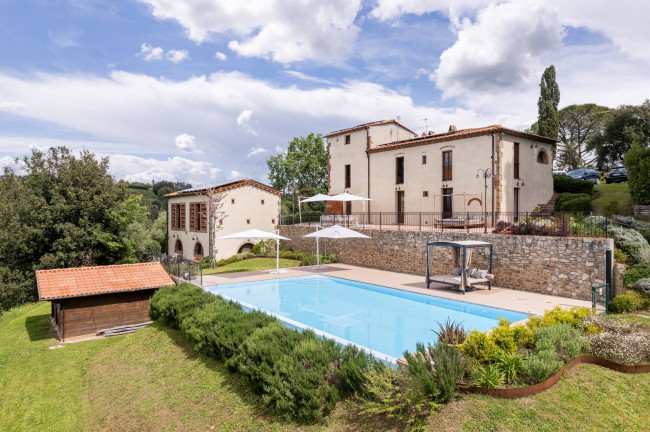 Casa Colonica in Vendita a Palaia