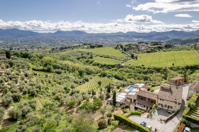 Villa for Sale in Capannori