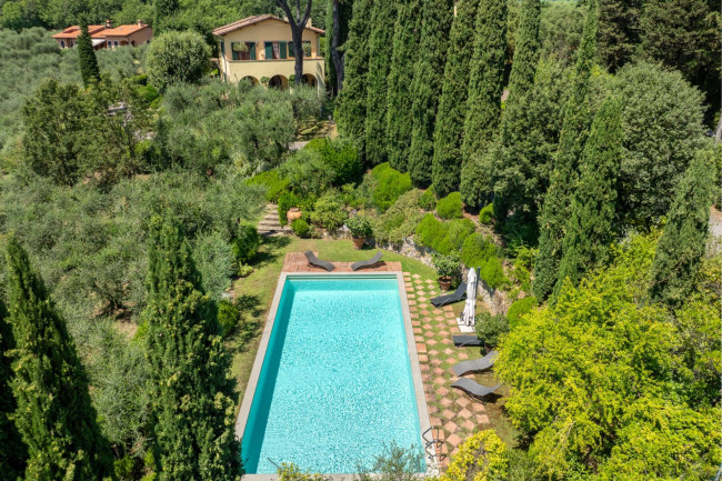 Villa in Vendita a Lucca