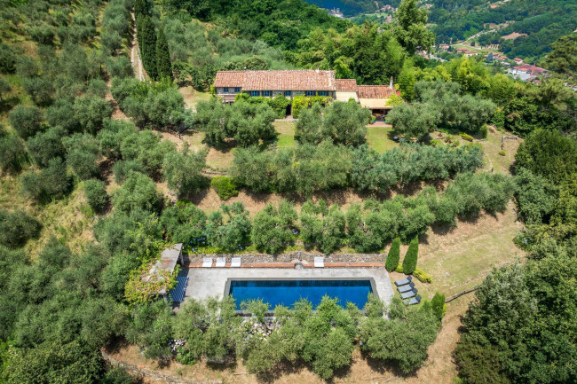 Rustico in Vendita a Lucca