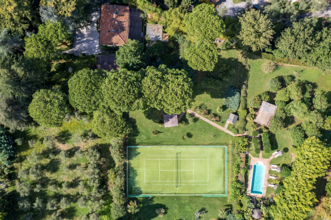 Villa for Sale in Camaiore