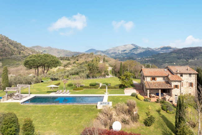 Villa in Vendita a Lucca