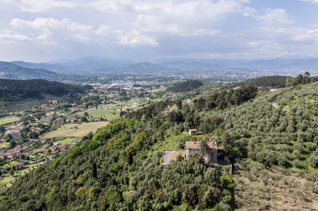 Villa in Vendita a Lucca