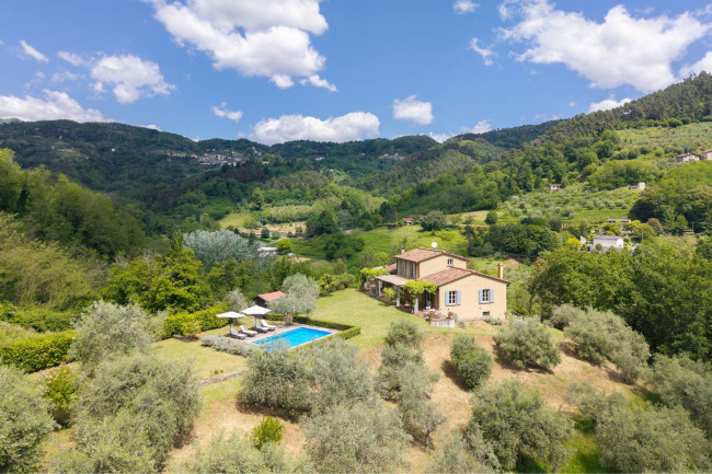 Casa Colonica in Vendita a Lucca