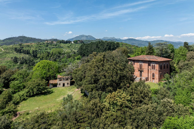 Villa in Vendita a Lucca