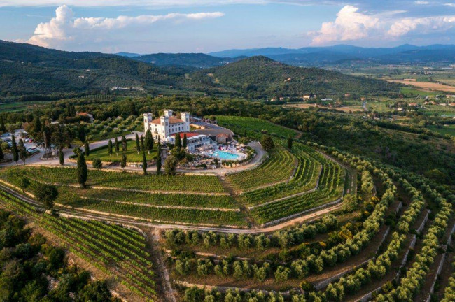 Castello in Vendita a Campiglia Marittima