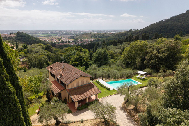 Villa in Vendita a Massarosa