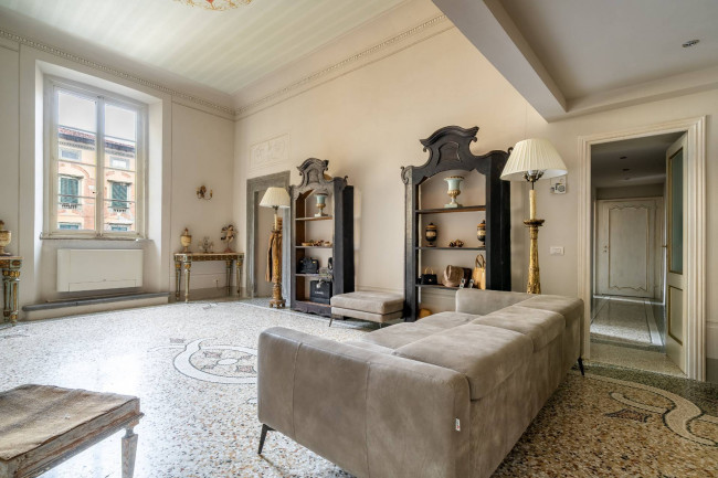 Appartamento in Vendita a Lucca