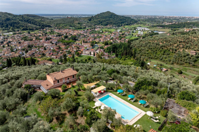 Casa singola in Vendita a Massarosa