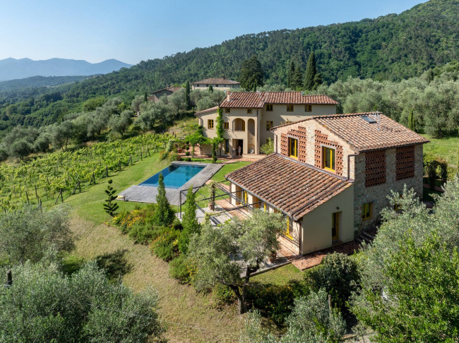 Villa in Vendita a Lucca