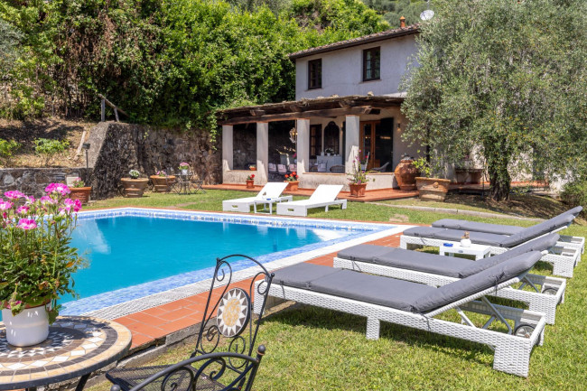 Casa singola in Vendita a Lucca