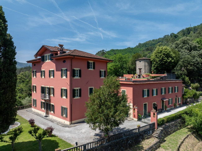Estate for Sale in Bagni di Lucca