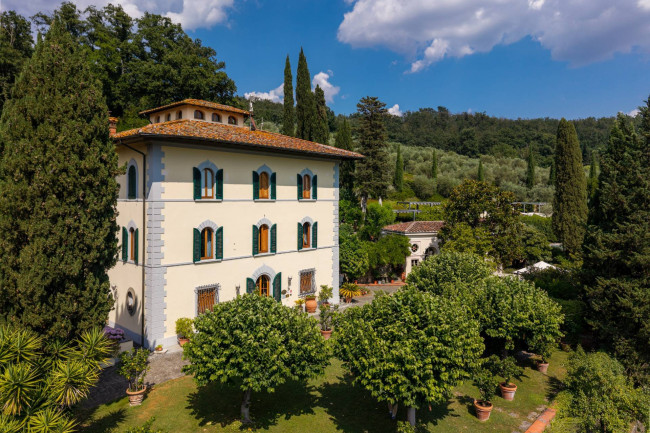 Villa for Sale in Pistoia
