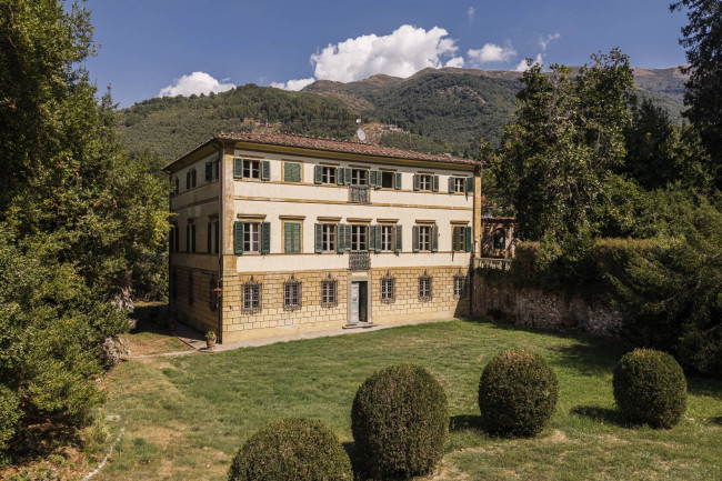 Villa in Vendita a Lucca