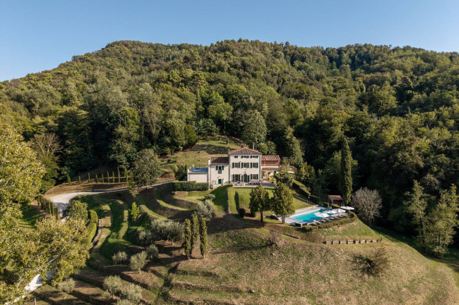 Villa for Sale in Lucca