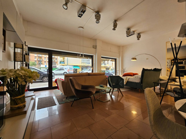 Locale commerciale in Affitto a Cagliari