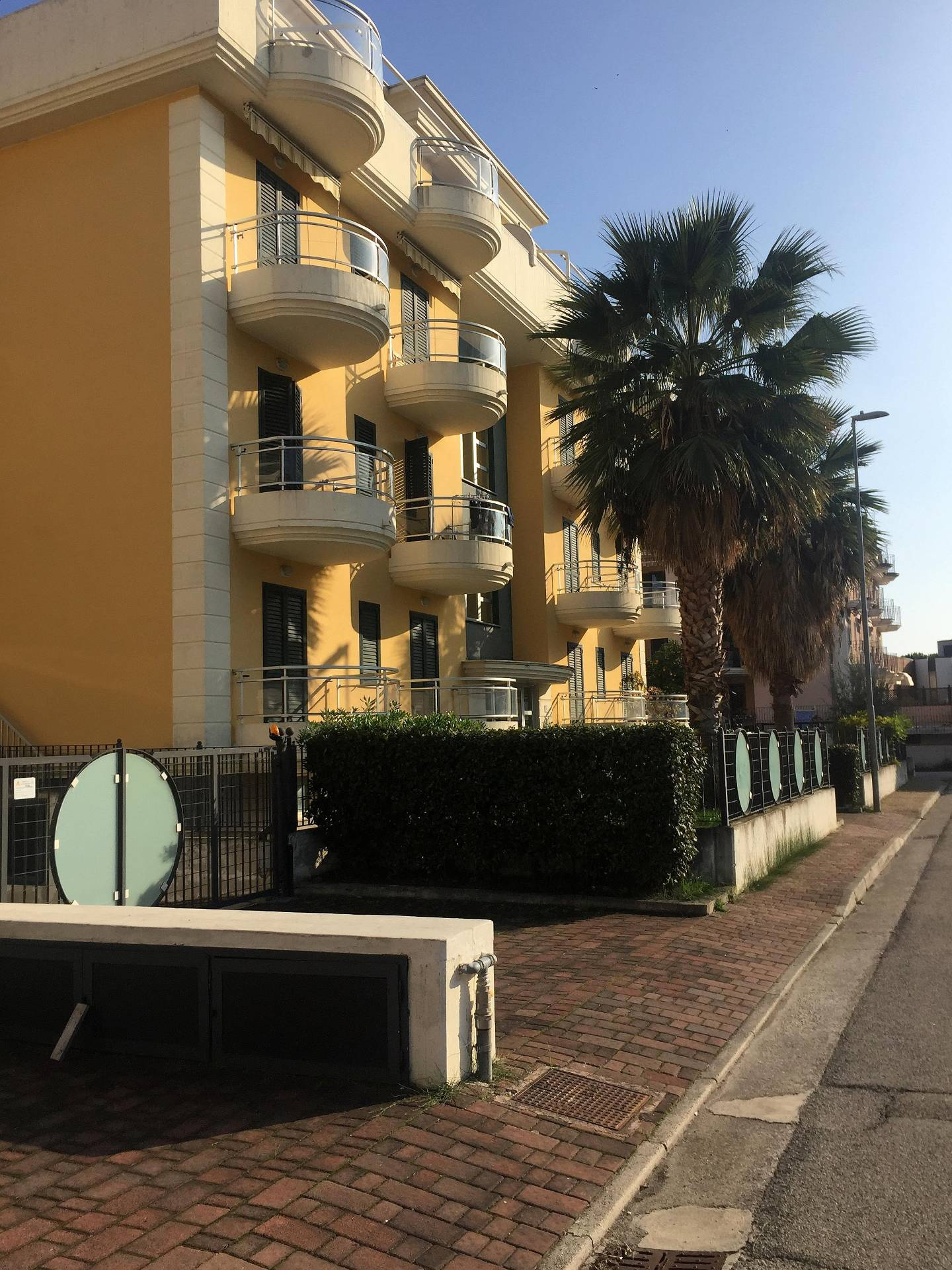 Appartamento MARTINSICURO vendita  Villa Rosa  MDA immobiliare