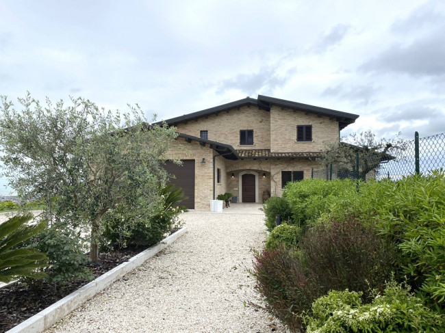 Villa in vendita a Colonnella (TE)
