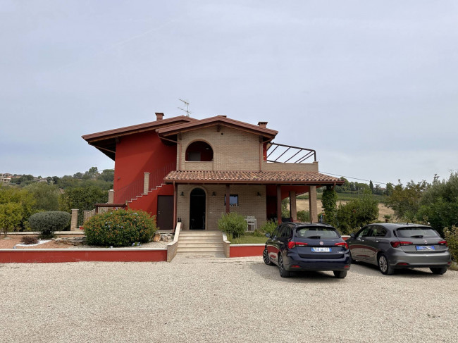 Villa in vendita a Colonnella (TE)