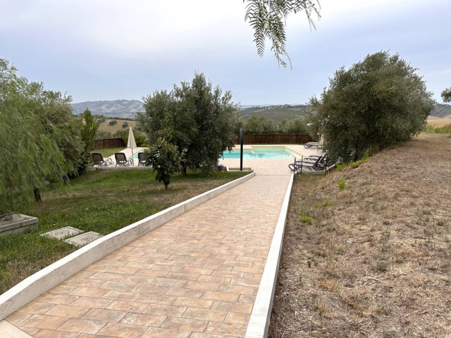 Villa in vendita a Colonnella (TE)