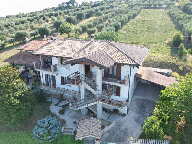 Casa bifamiliare in Vendita a Campli